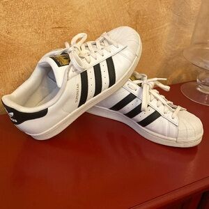 Adidas Superstar Sneakers women’s 9